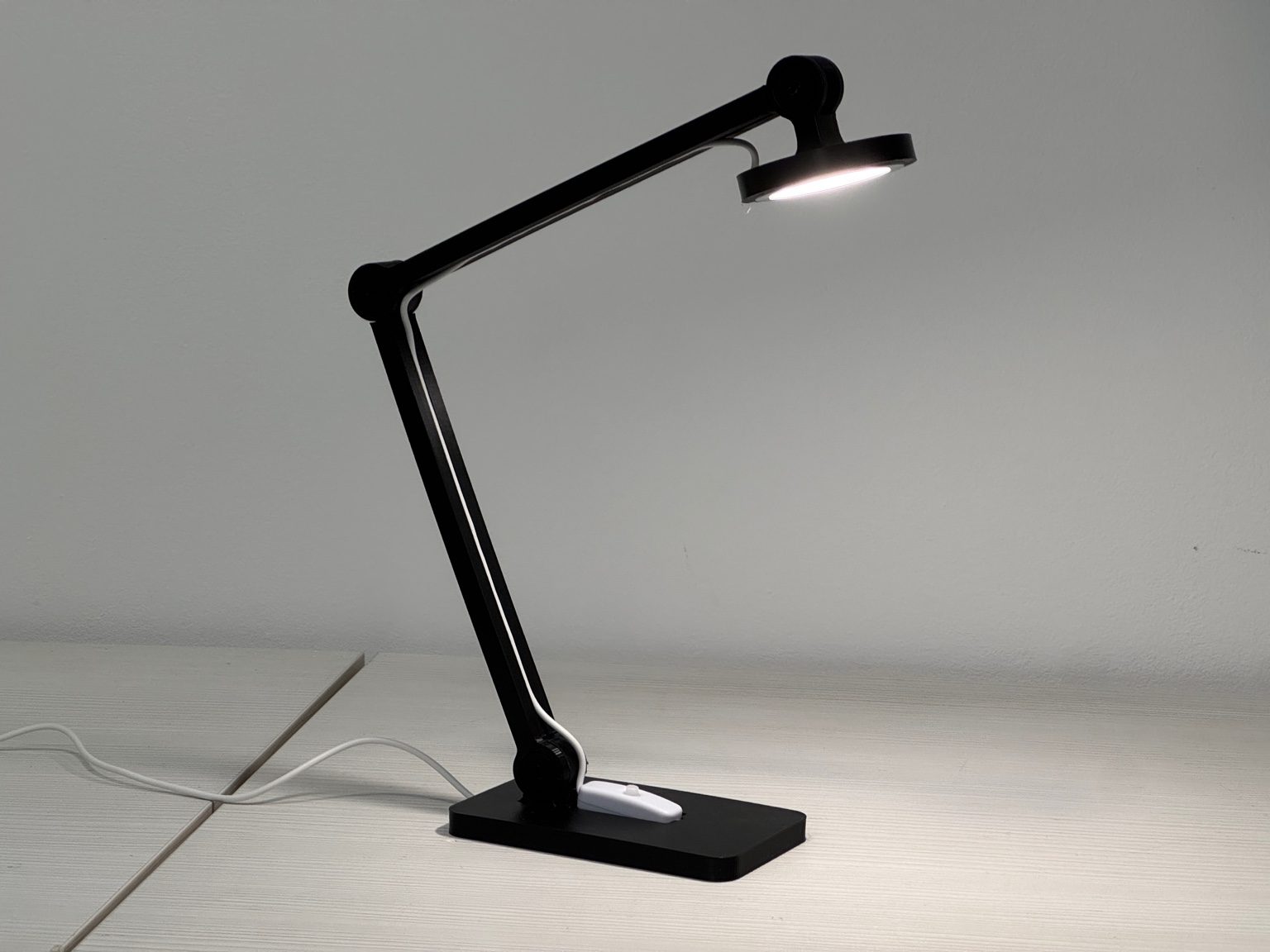 #235 A Modern Desk Lamp (Lamp Kit 001) — vue 5