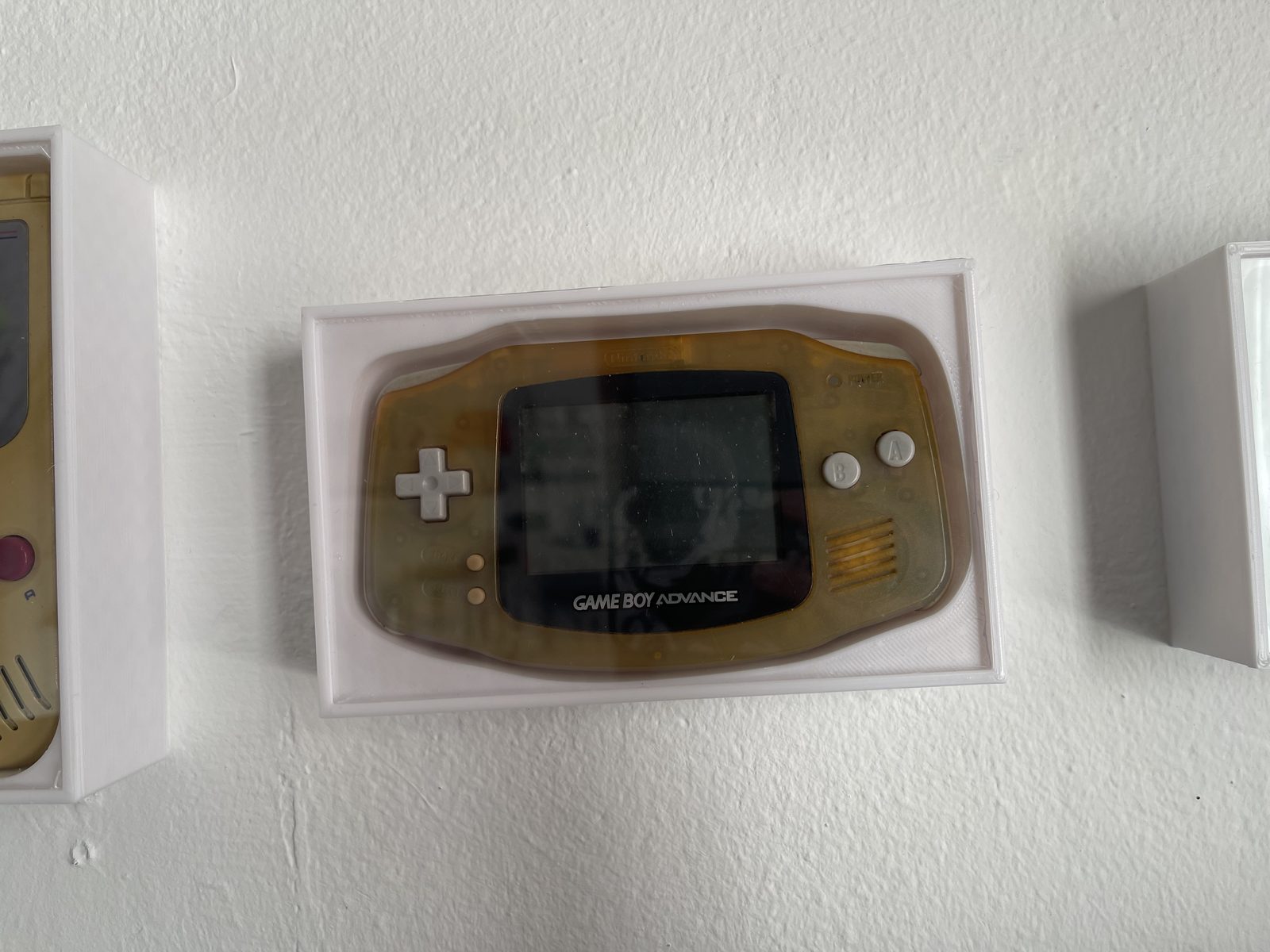 #235 Retro console display frame — vue 3
