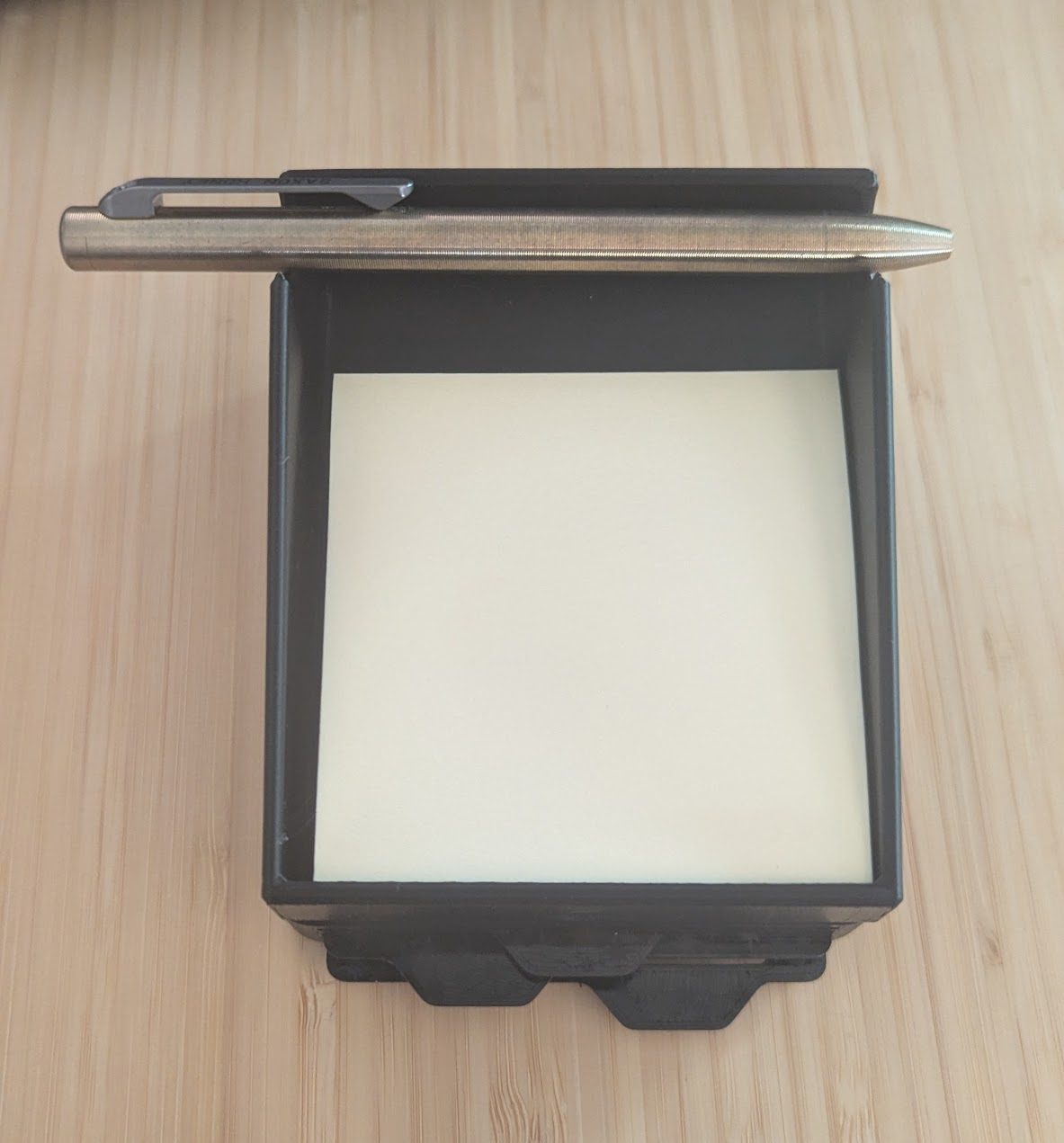 #240 Sticky Note Holder with Stencils — vue 7