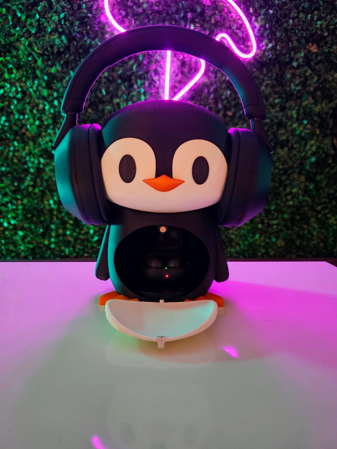 #243 Penguin Headphone Stand - Your Audio Companion — vue 8