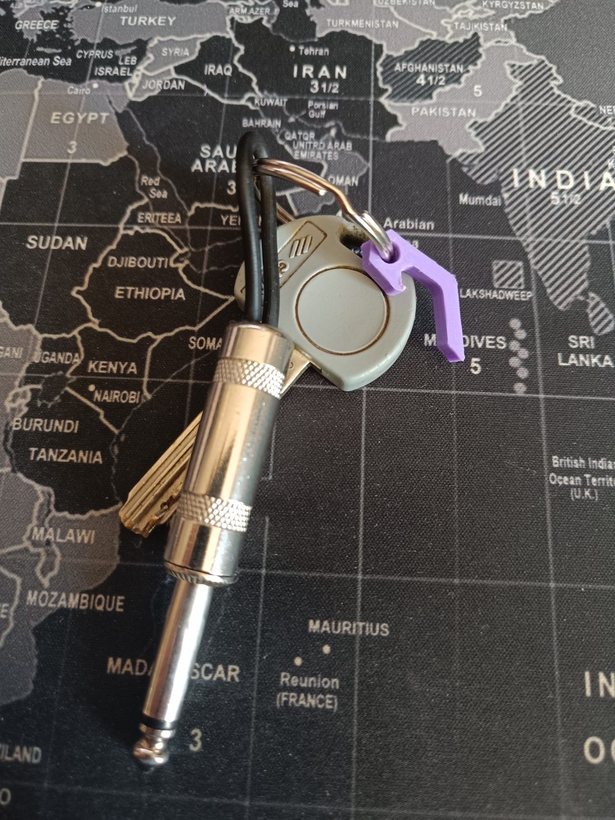 #253 Micro Keychain Bottle Opener — vue 3