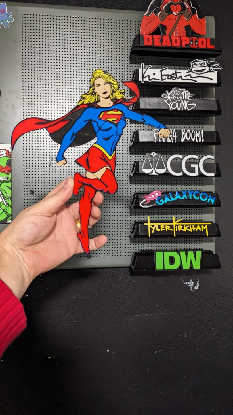 #260 Super Girl Wall Art — vue 3