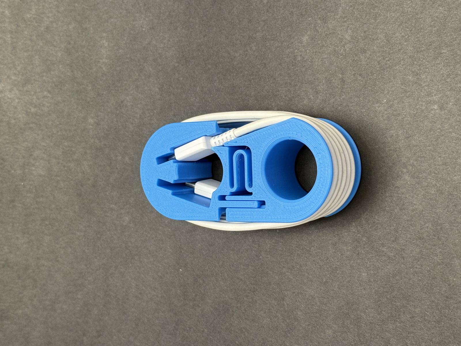 #261 USB-C to USB-C travel cable organizer fidget clip — vue 2