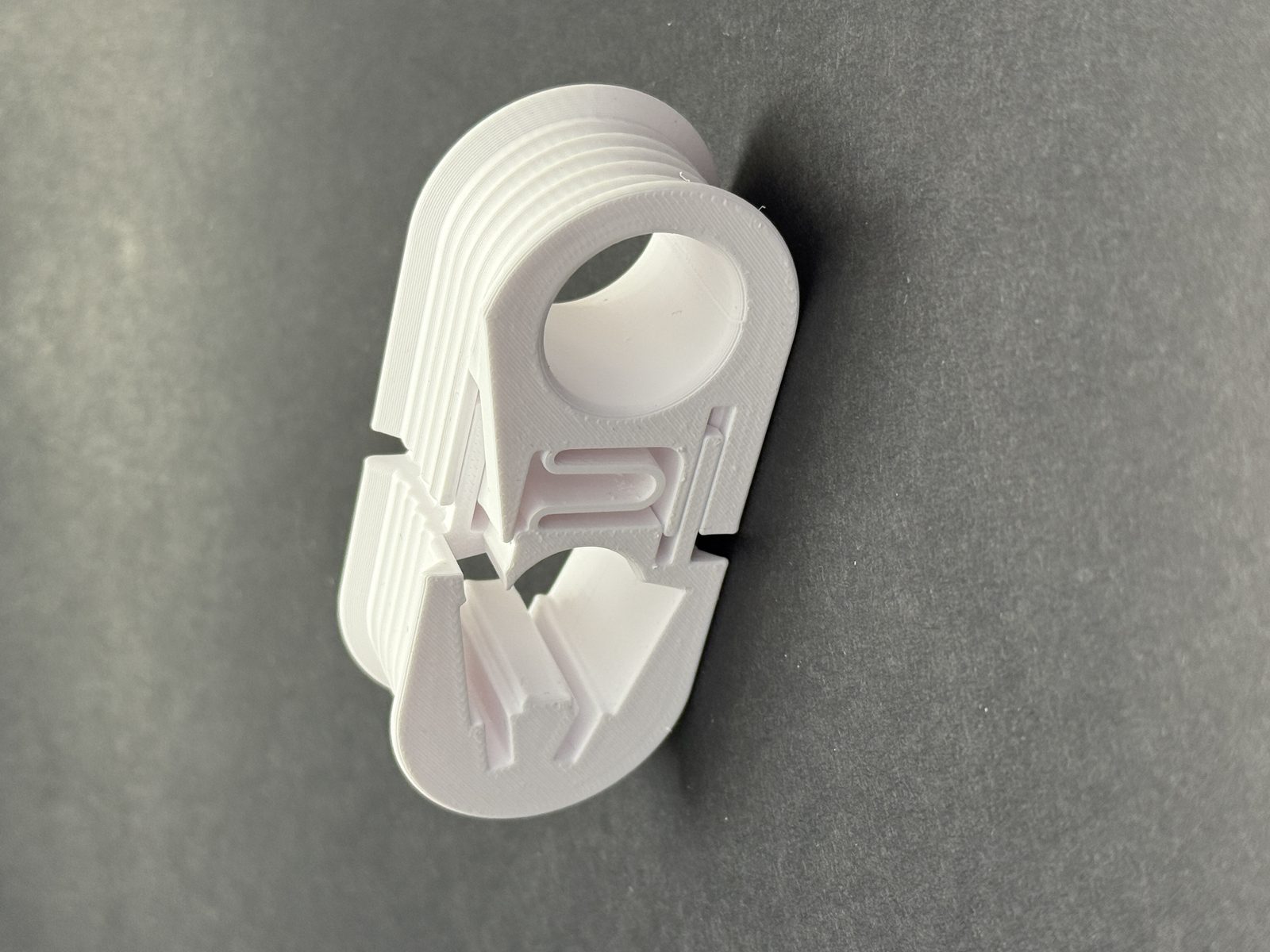 #261 USB-C to USB-C travel cable organizer fidget clip — vue 8