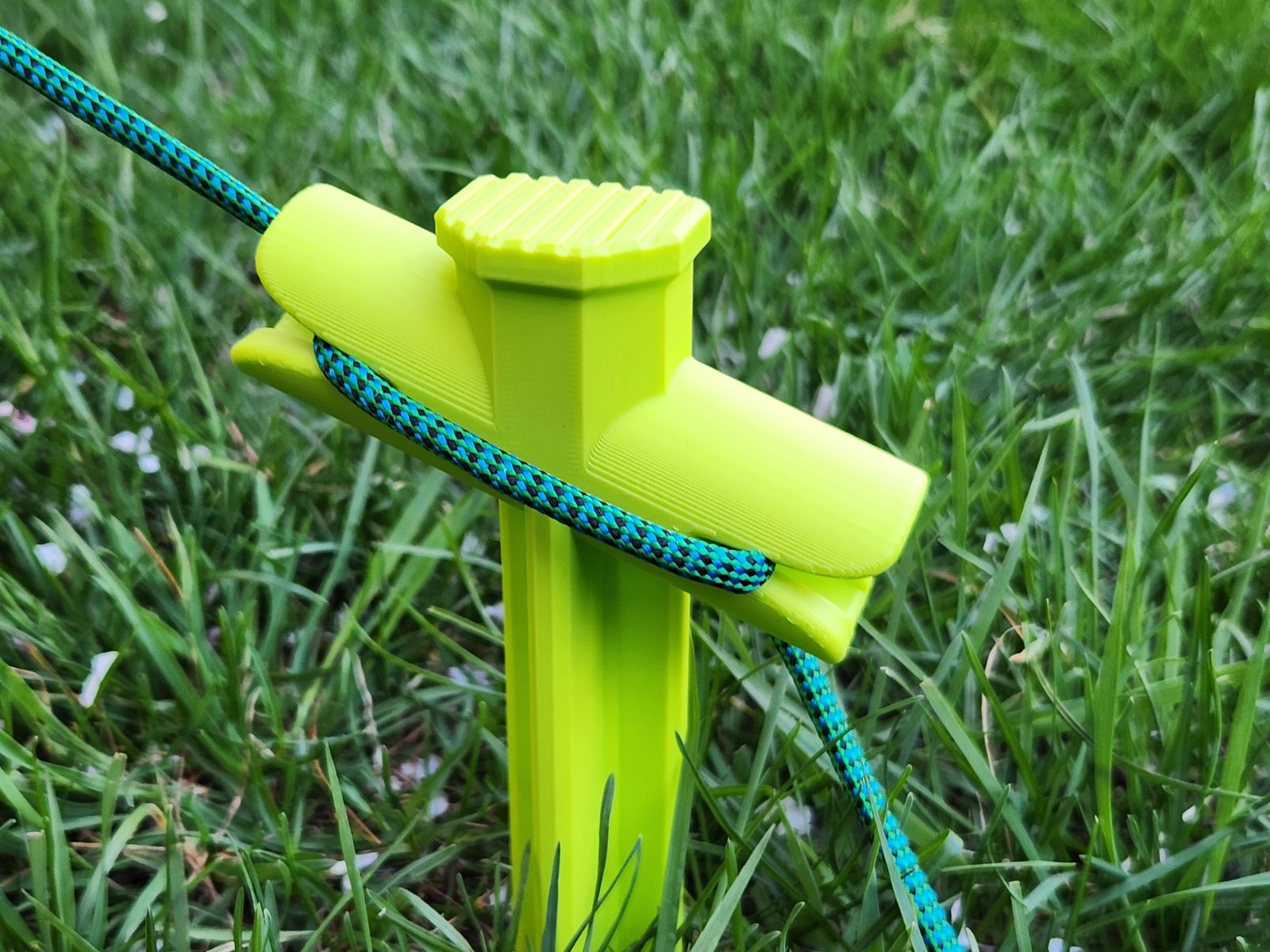 #265 Anchoring Stake with Rope Lock — vue 4