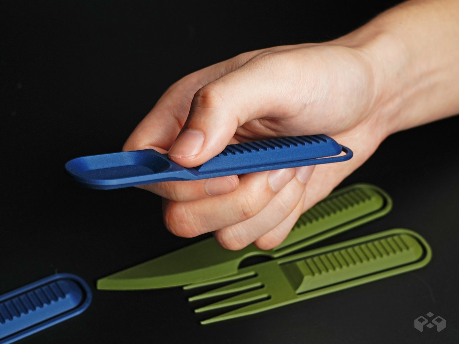 #271 Clip-on Hiking Utensil set — vue 3