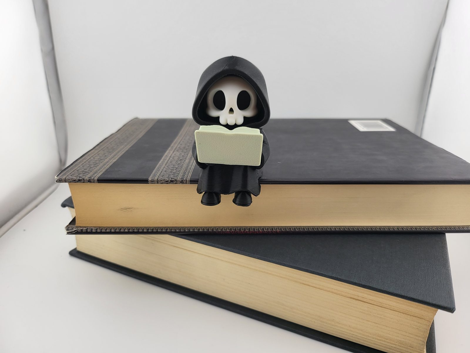 #279 Kawaii Grim Reaper Reading Book Spooky 3D Printed — vue 11