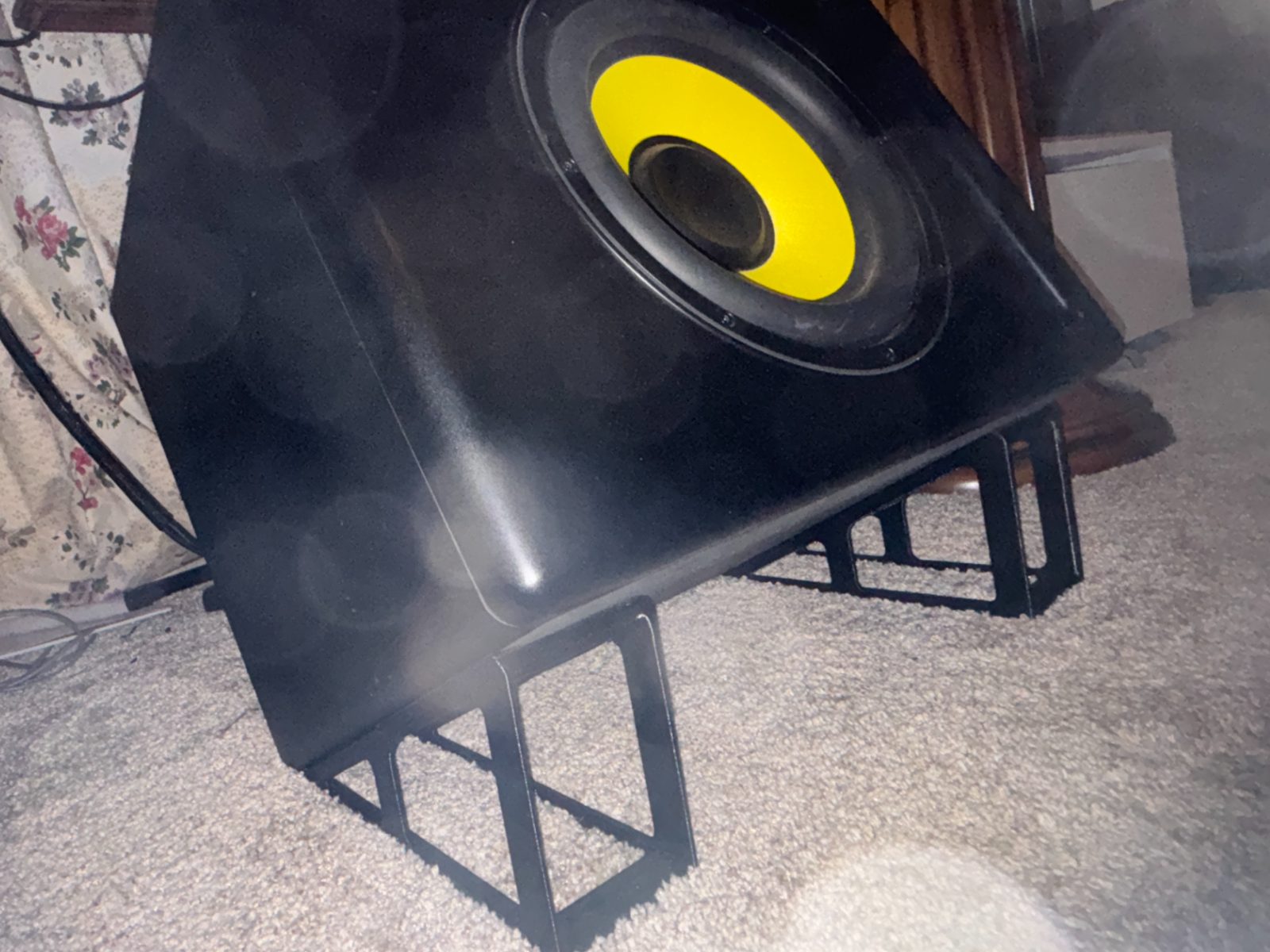 #286 KRK Subwoofer Ramp Riser — vue 1