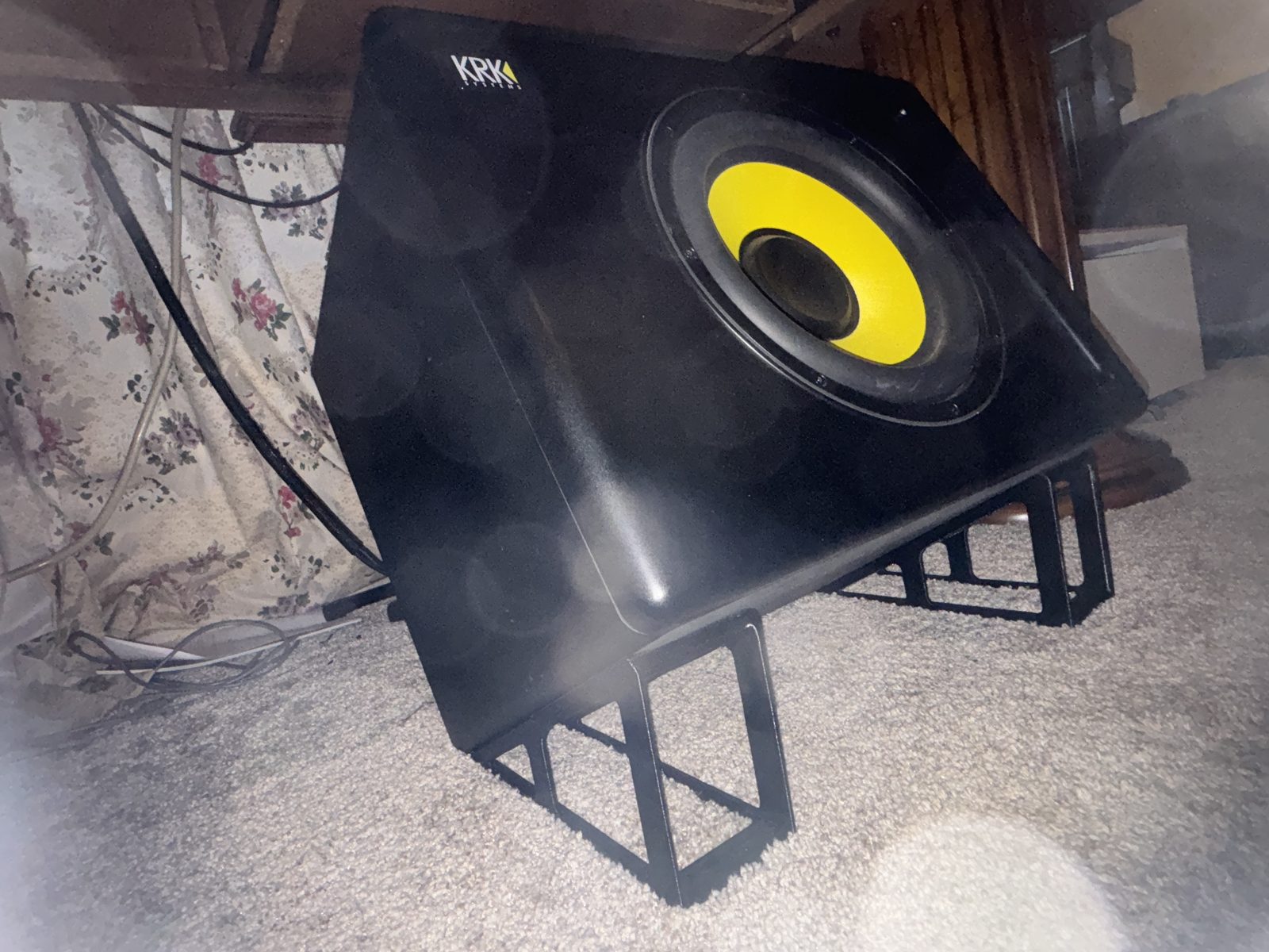 #286 KRK Subwoofer Ramp Riser — vue 3
