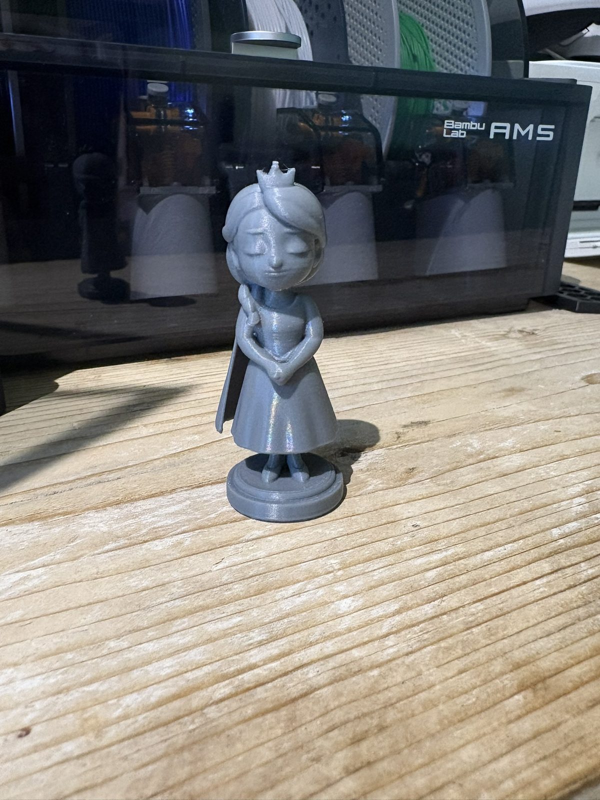#291 Princess Figurine with Crown and Braid — vue 3
