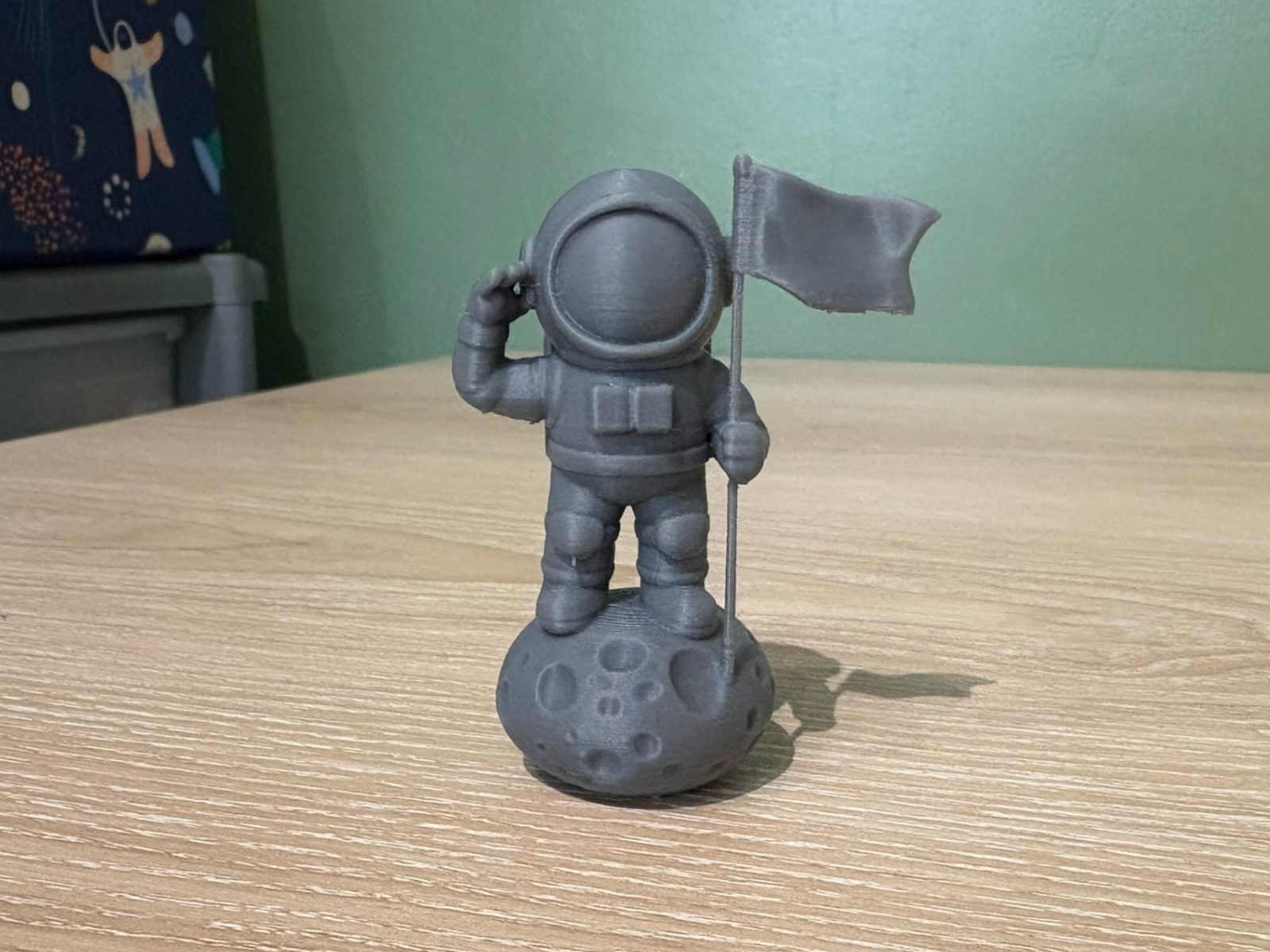 #294 Mini Spaceman on rock with flag — vue 2