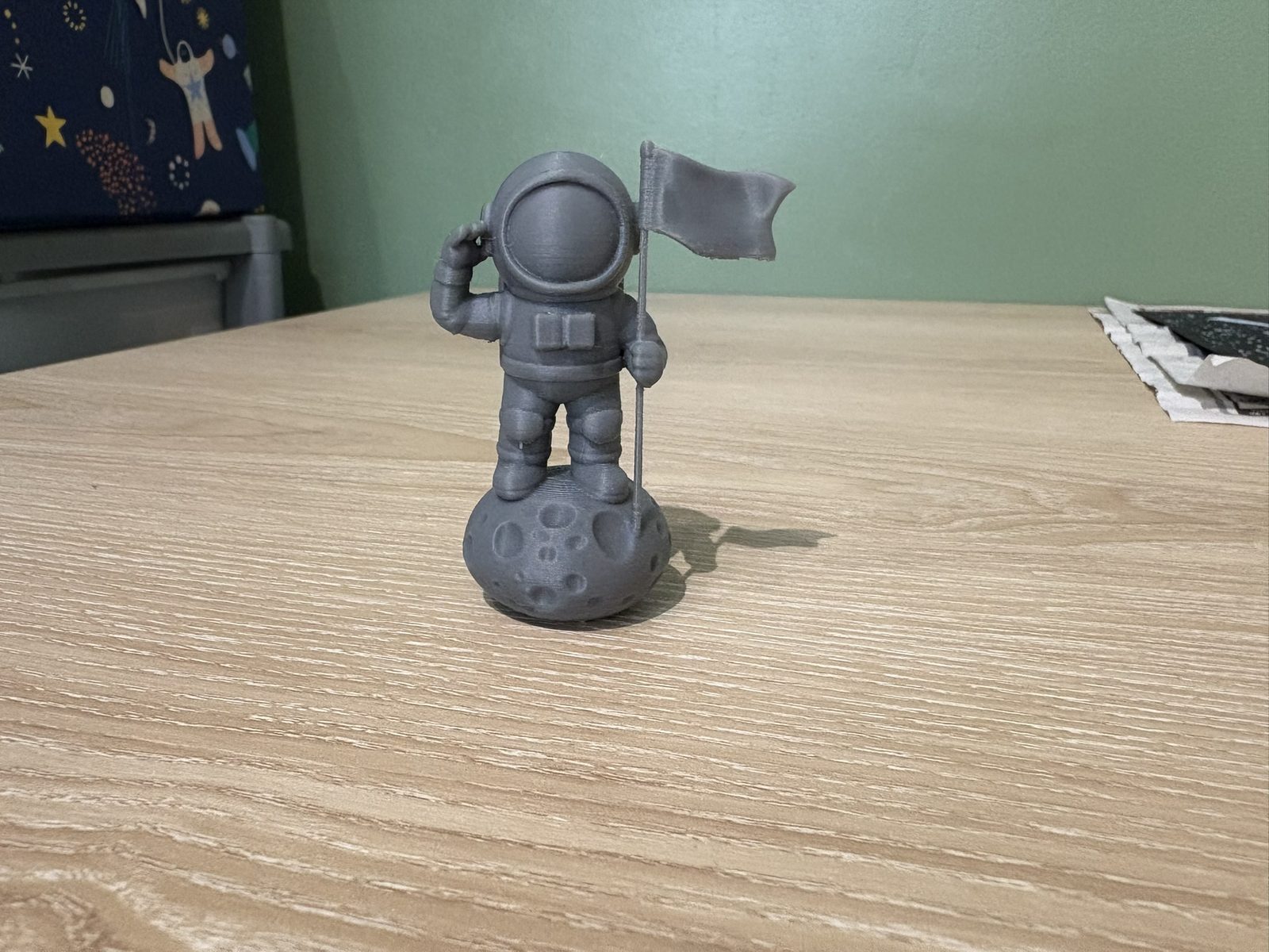 #294 Mini Spaceman on rock with flag — vue 3