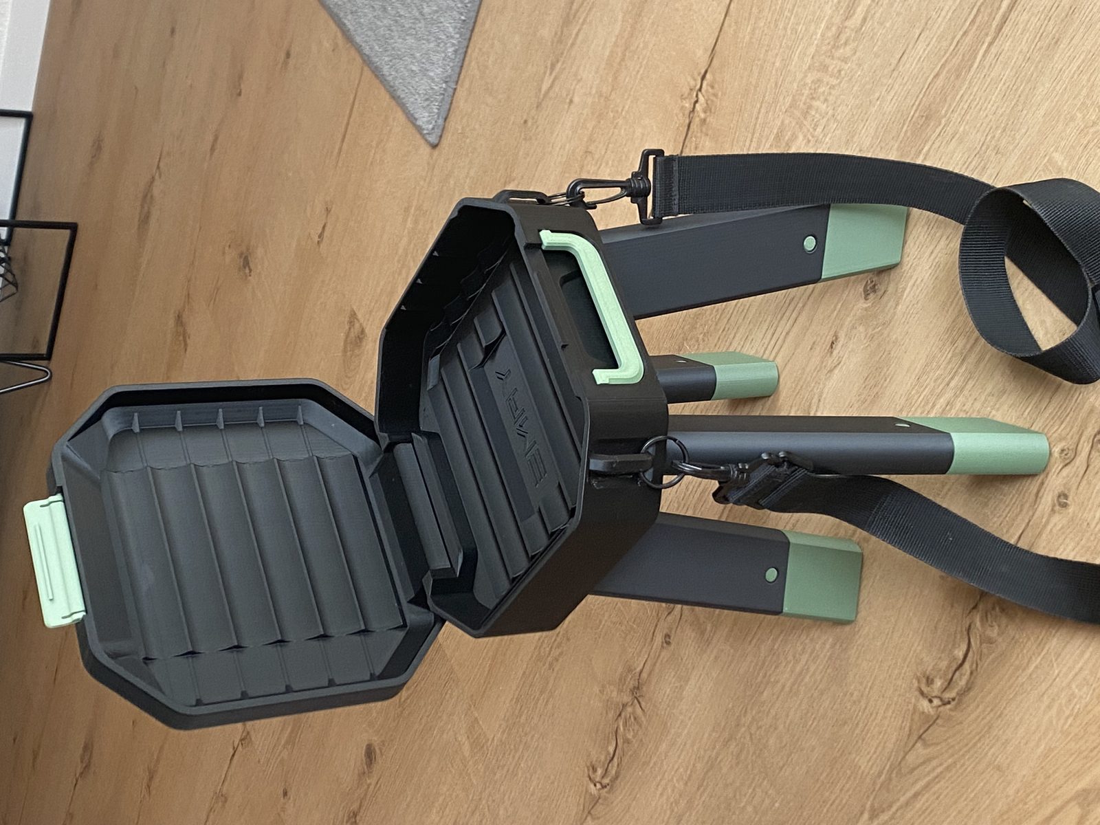 #310 Portable chair with suitcase function — vue 15