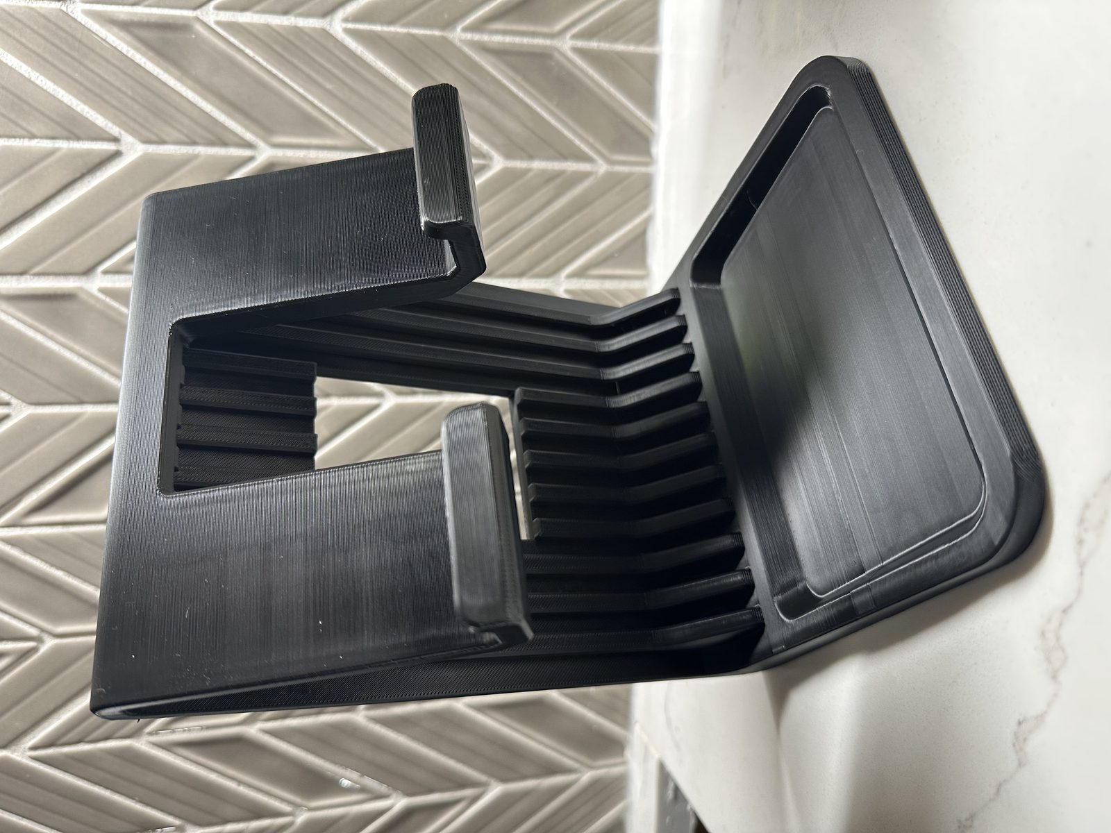 #311 iPad Tablet Stand Riser — vue 2