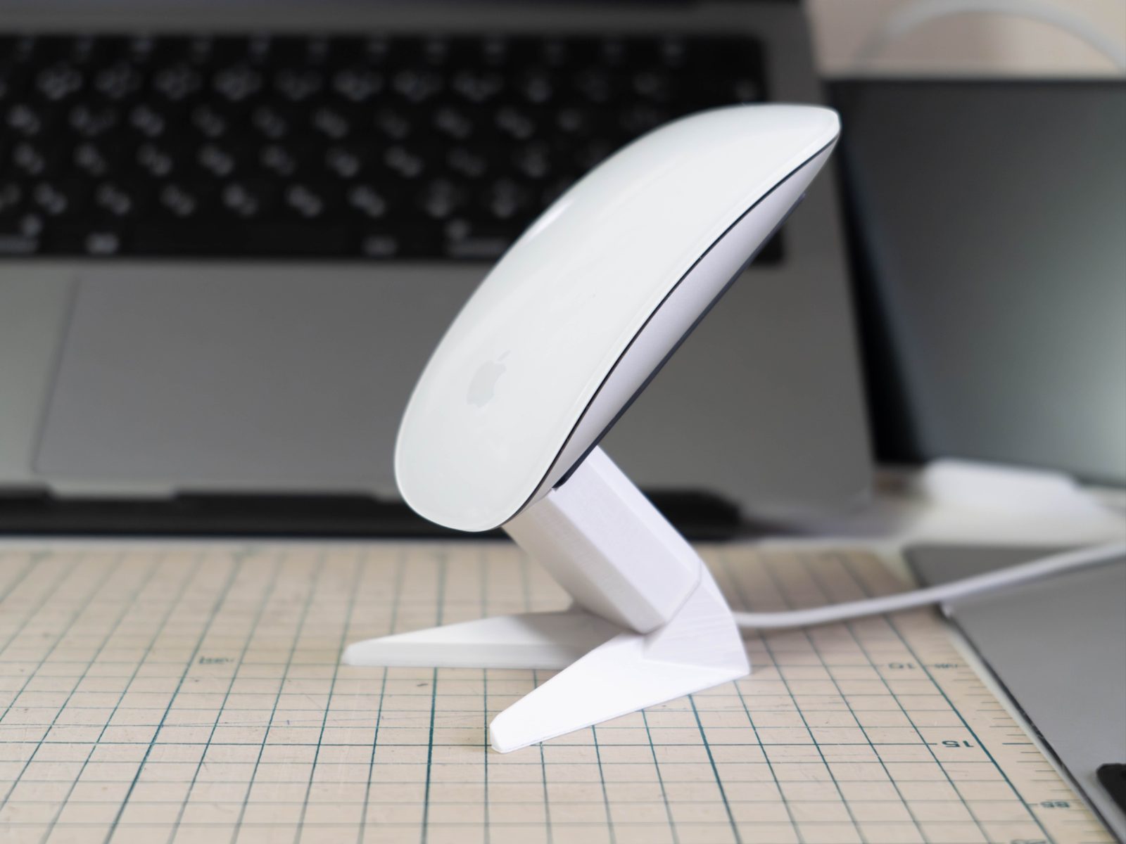 #322 Apple Magic Mouse Charging Stand ver1.0 — vue 2