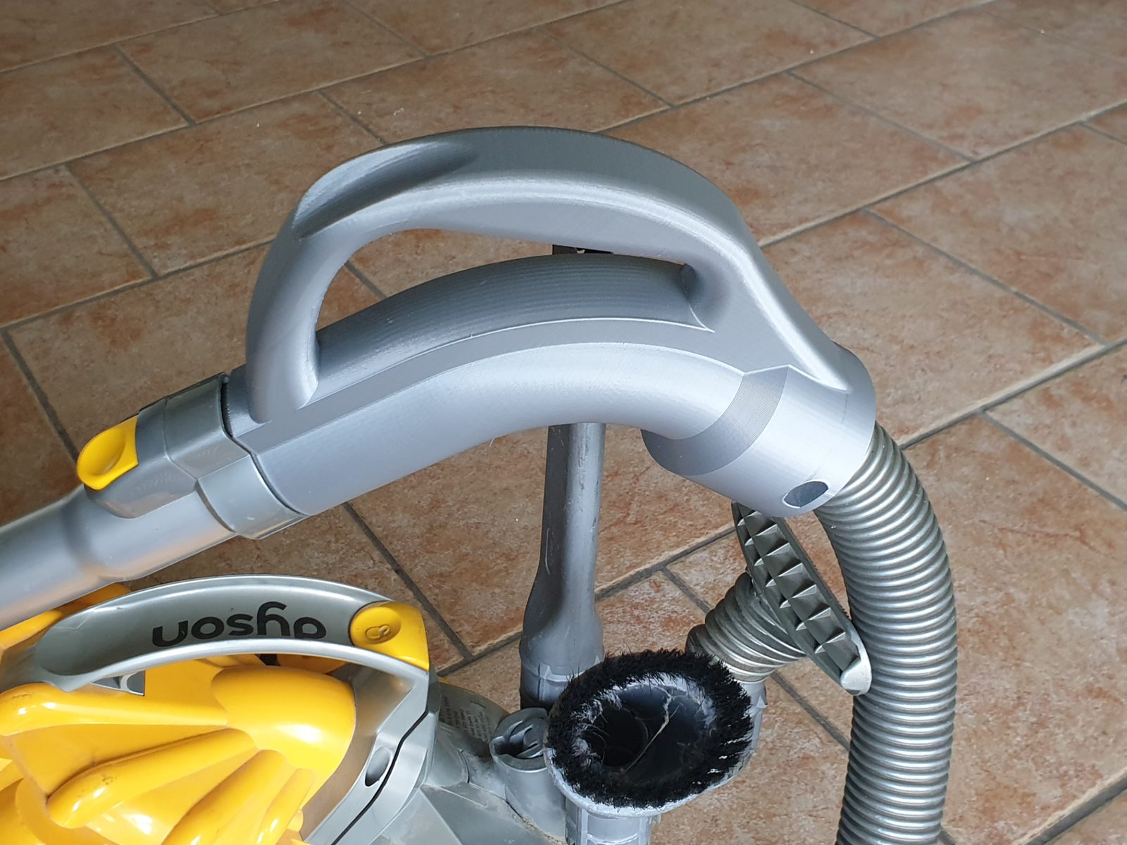 #329 Dyson DC08 Grip — vue 3
