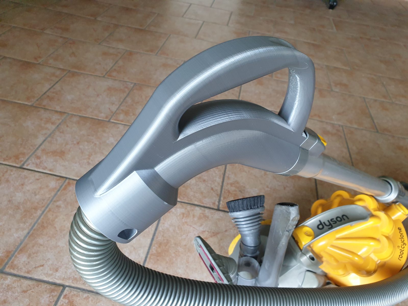 #329 Dyson DC08 Grip — vue 5