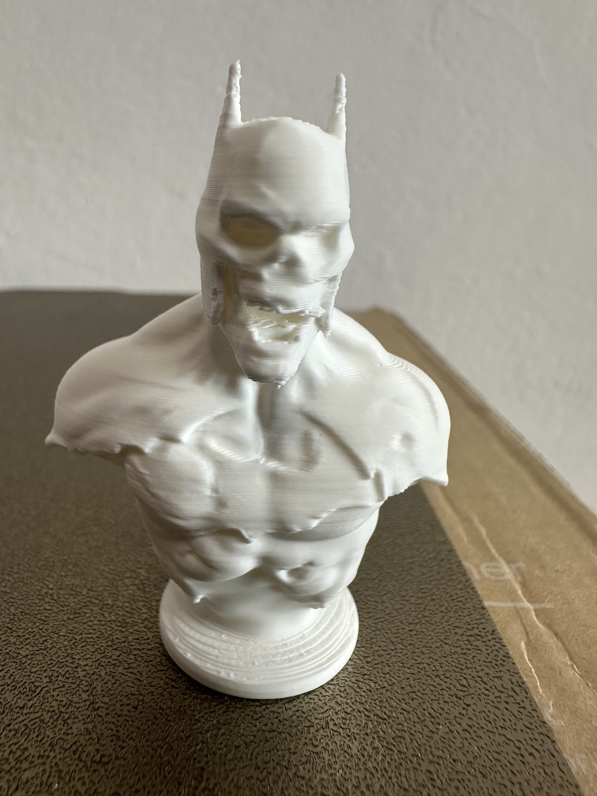 #335 Zombie Batman Statue — vue 1