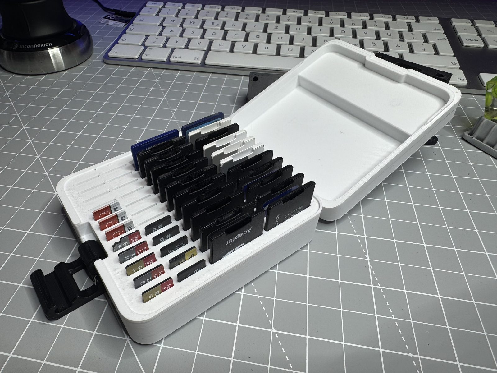 #342 SD card storage box — vue 3