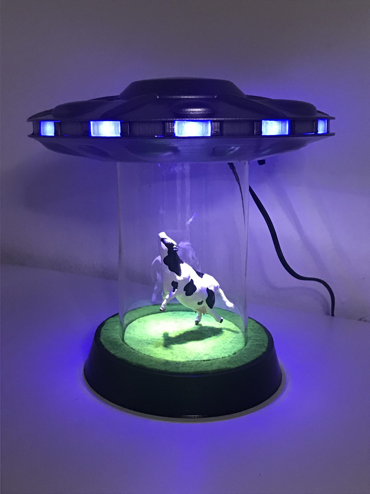 3492682 UFO Abduction Lamp with blinking lights — vue 1