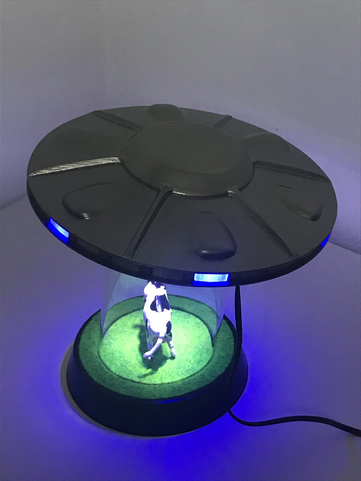 3492682 UFO Abduction Lamp with blinking lights — vue 4