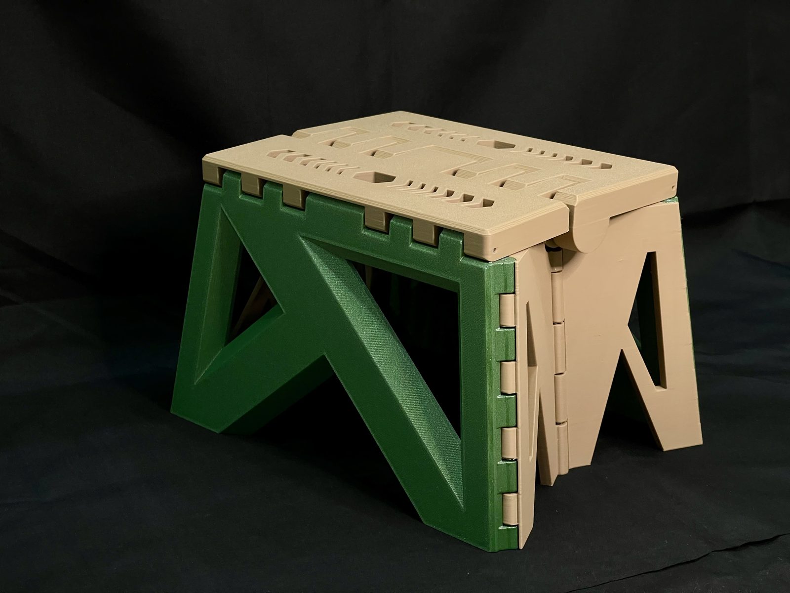 #358 Mecha-Style Folding Stool — vue 6