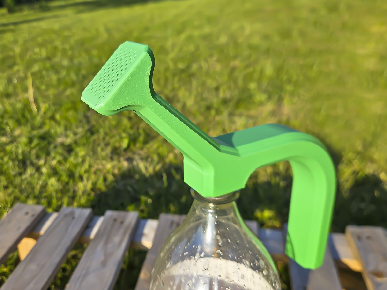 #389 Bottle watering spout - (print in place) — vue 4
