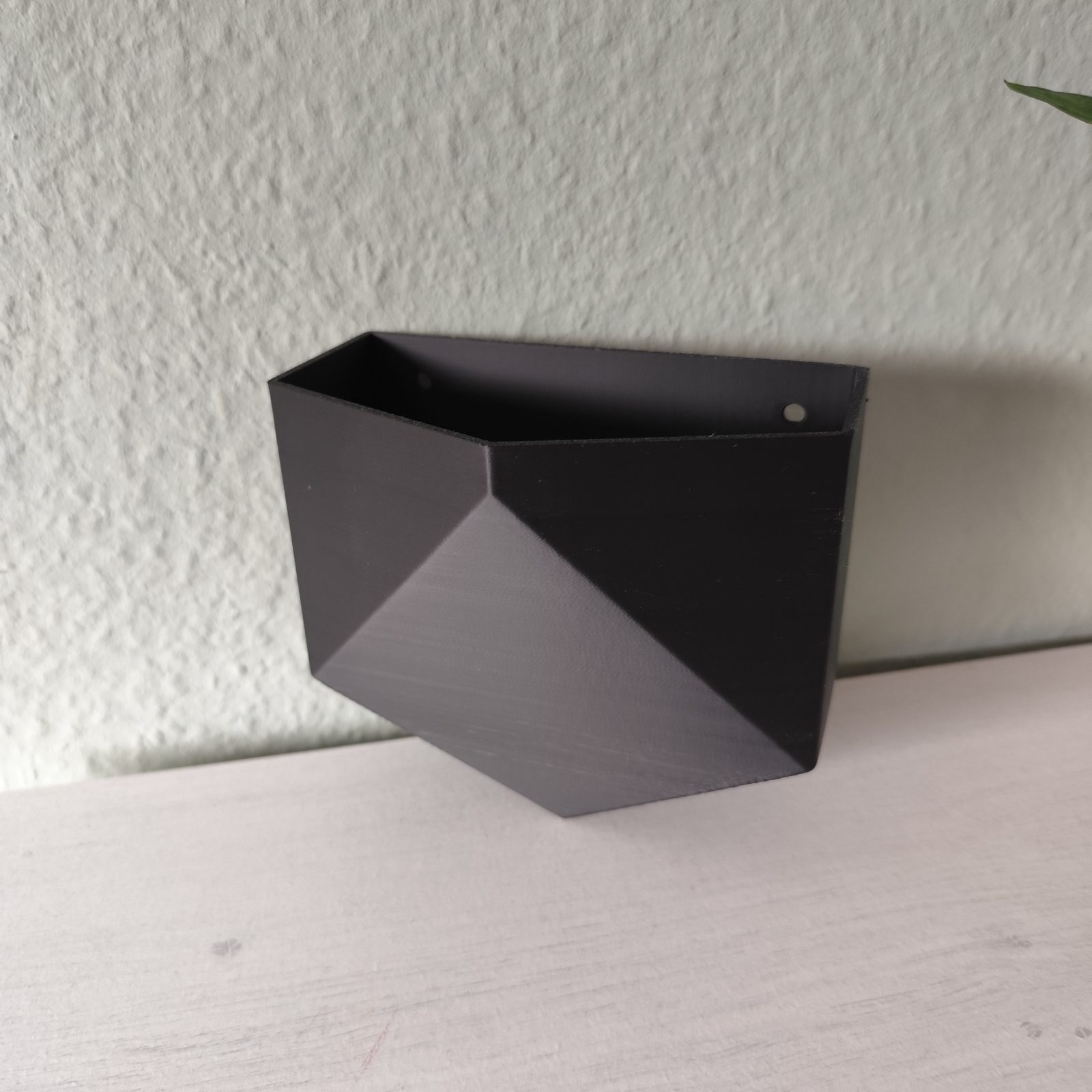 #390 Modern Wall Hanging Low Poly Planter — vue 3