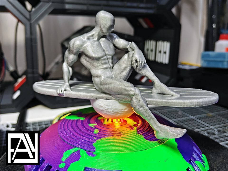 #491 Dissappointed Silver Surfer - Levitating Magnet — vue 2