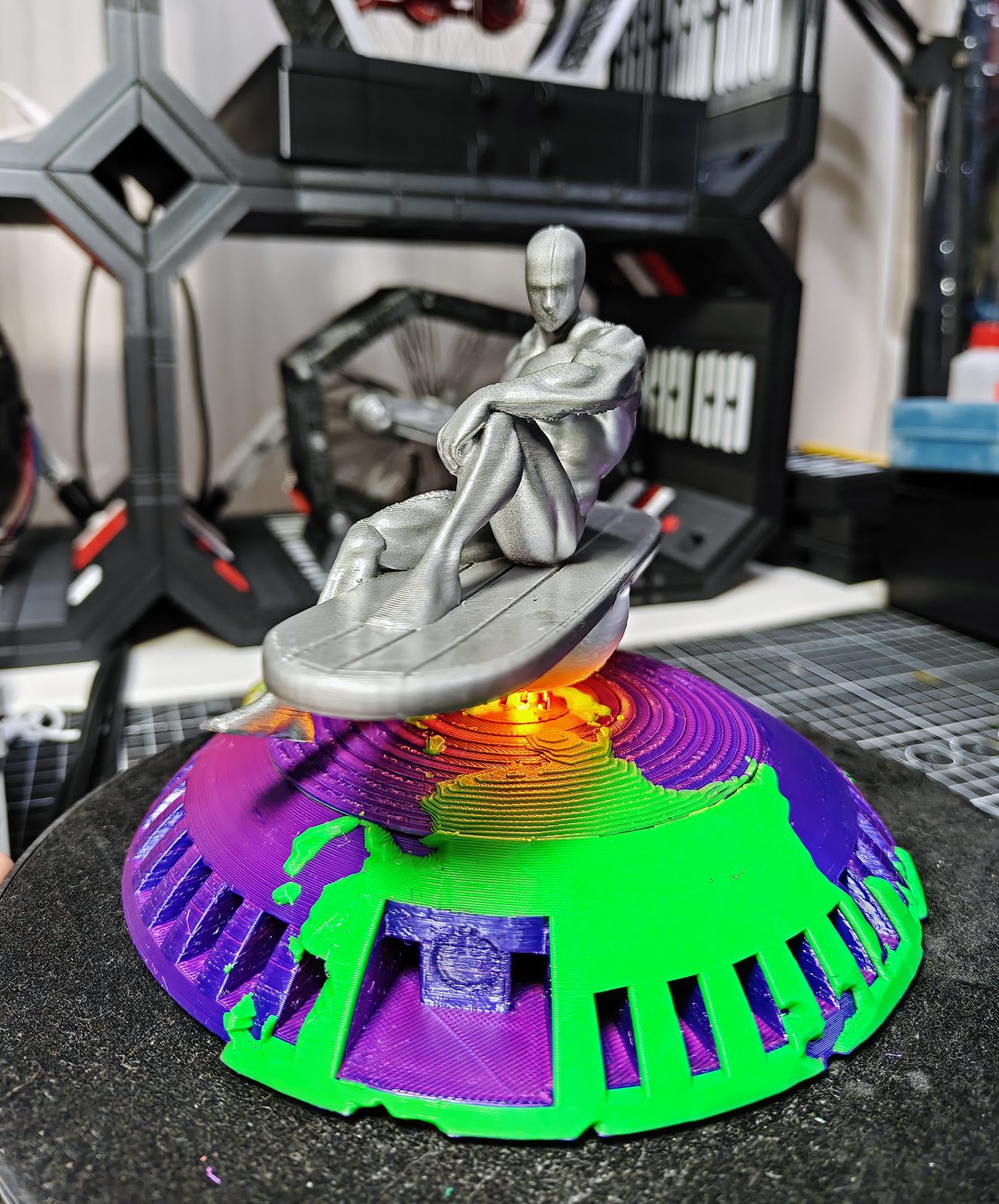 #491 Dissappointed Silver Surfer - Levitating Magnet — vue 4