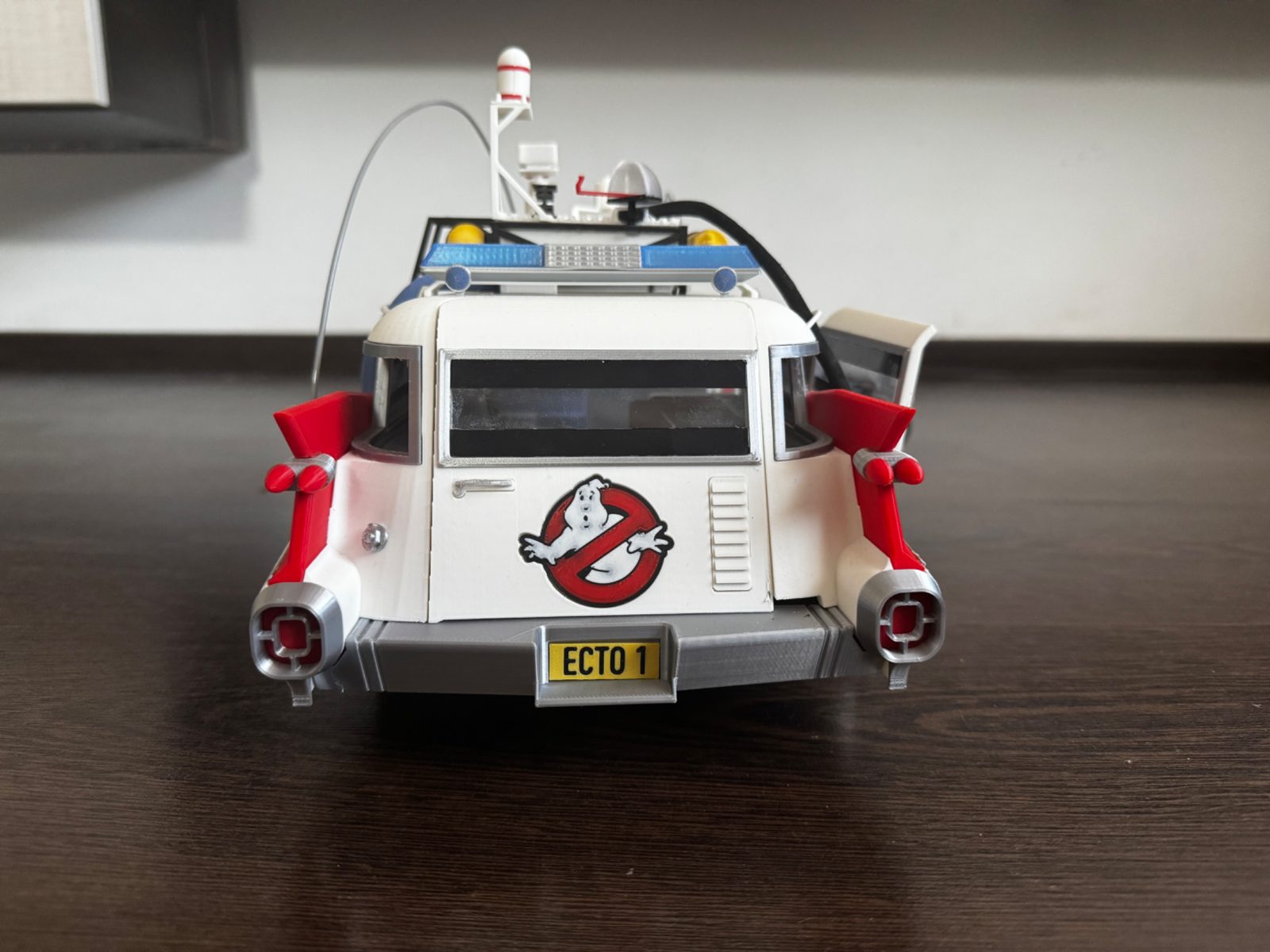 #513 Ecto 1 Model Car — vue 7