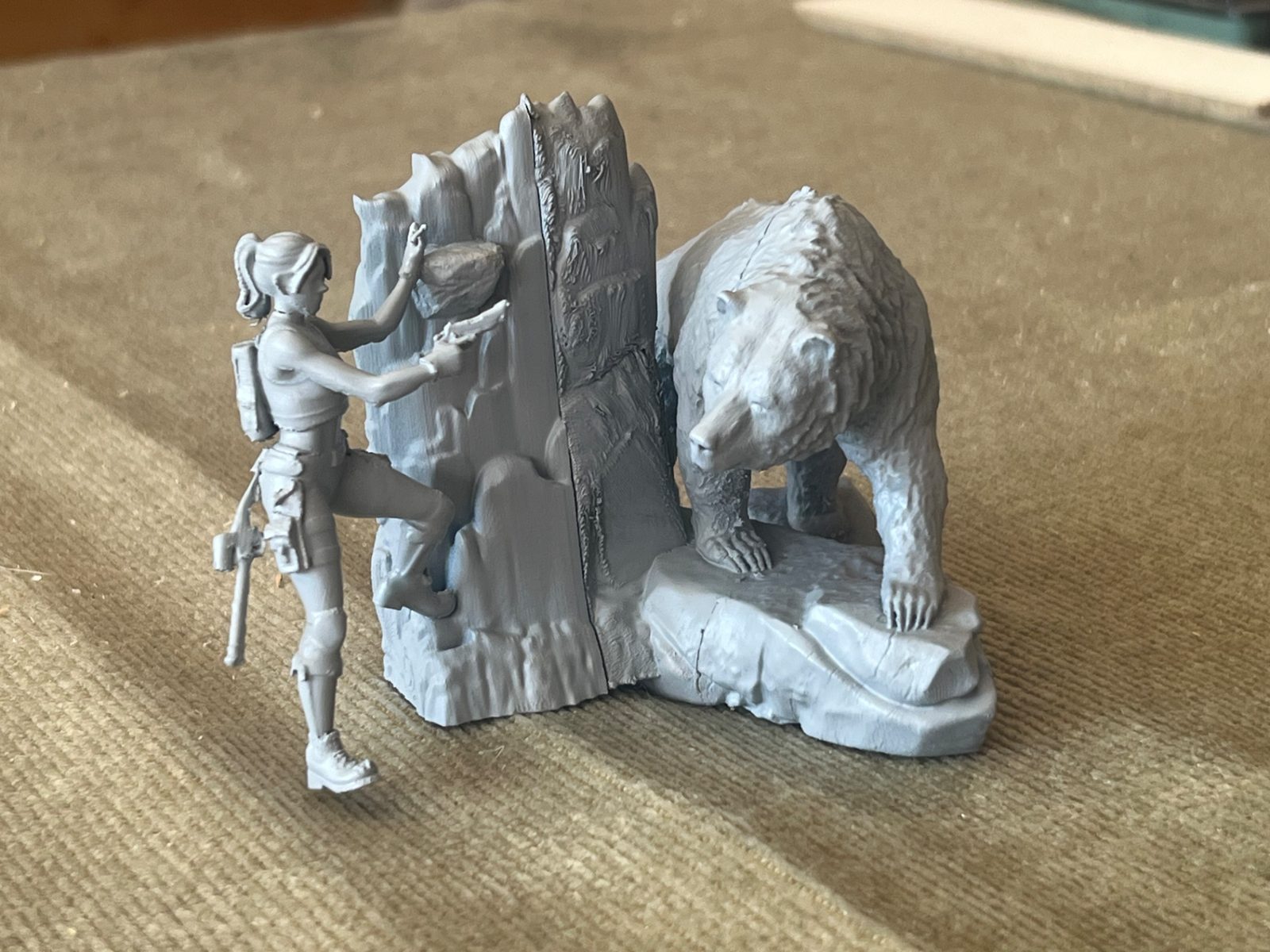 #525 figurine Aventurière grizzly — vue 1