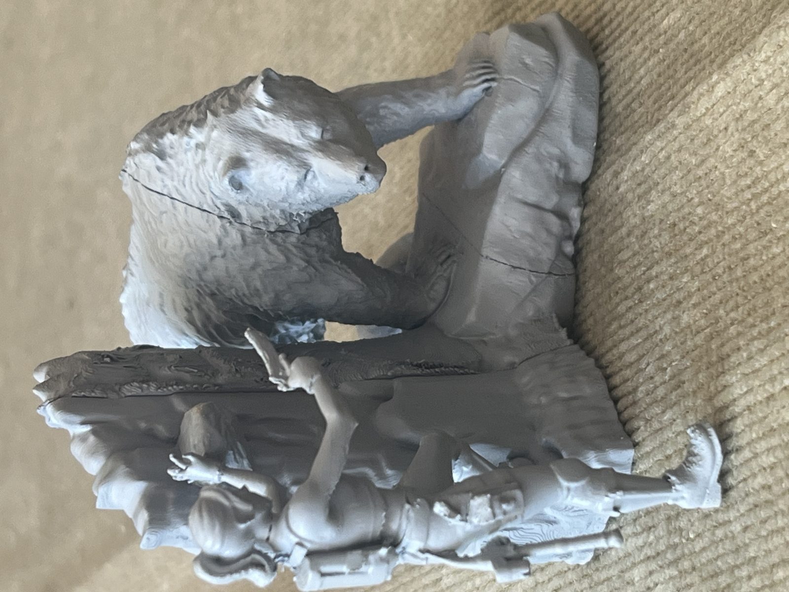 #525 figurine Aventurière grizzly — vue 2
