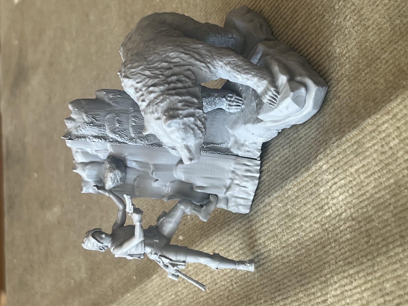 #525 figurine Aventurière grizzly — vue 4