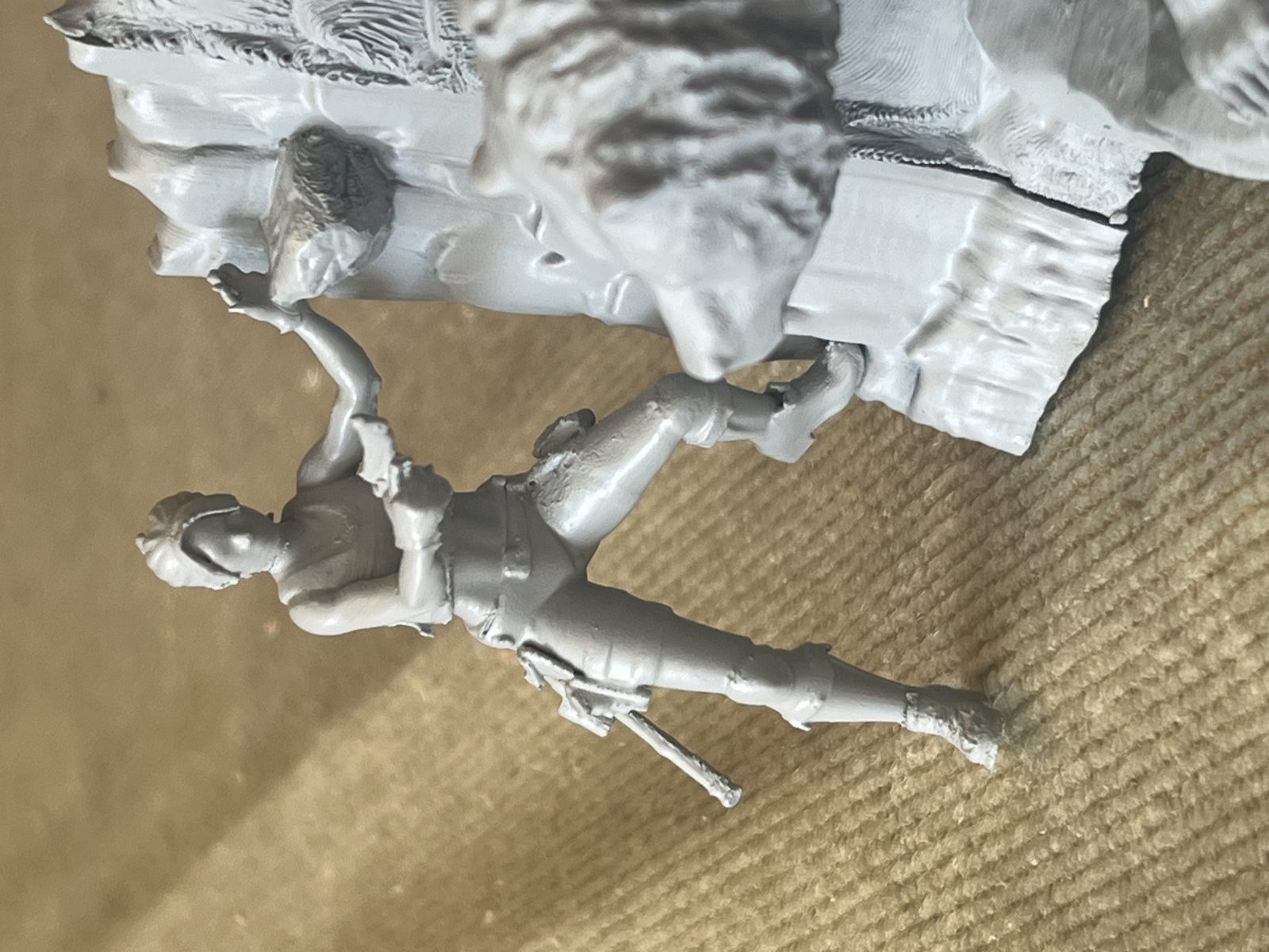 #525 figurine Aventurière grizzly — vue 7