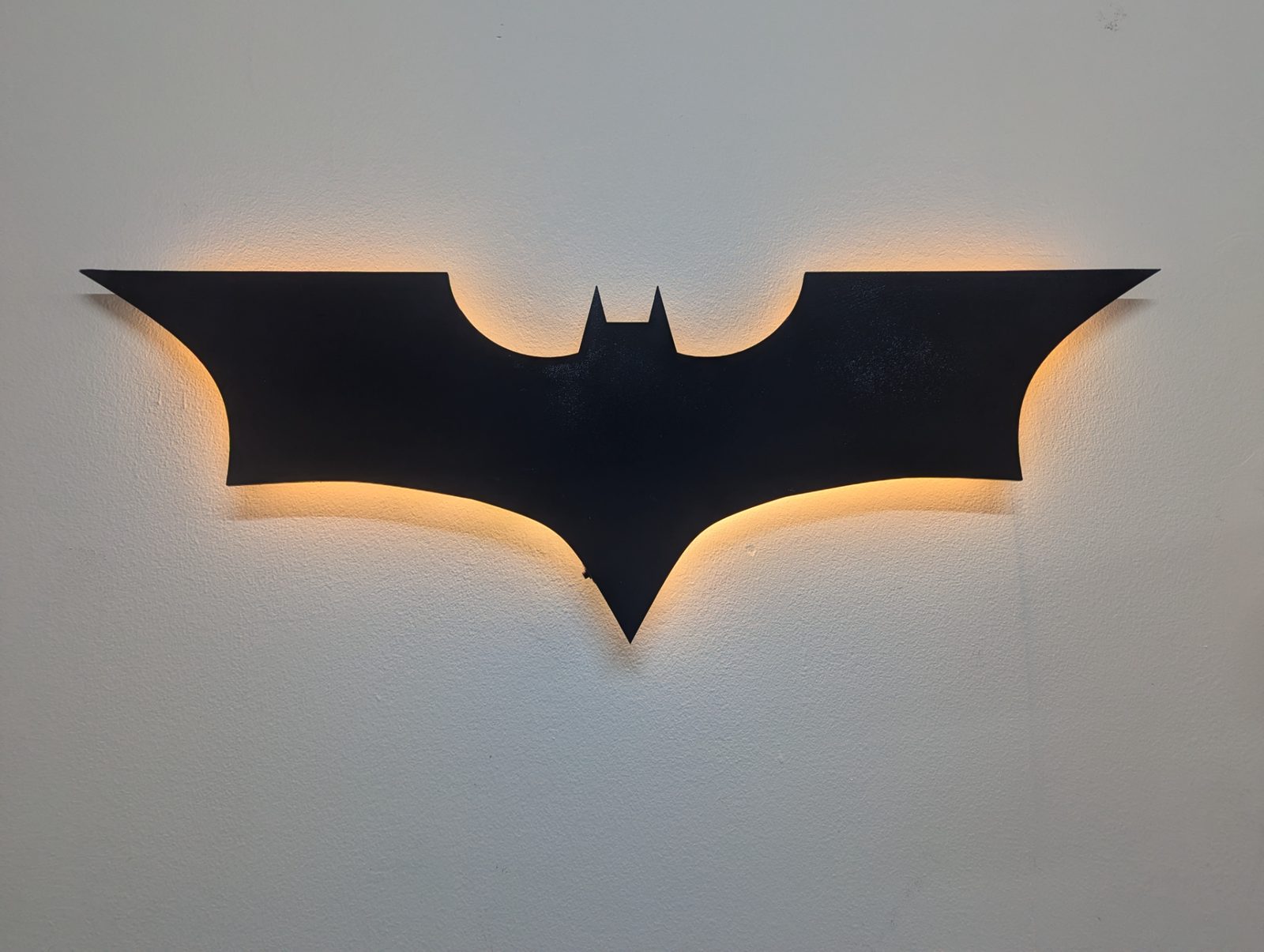 #546 Batman Inspired Sign LED with Wall Mount — vue 4