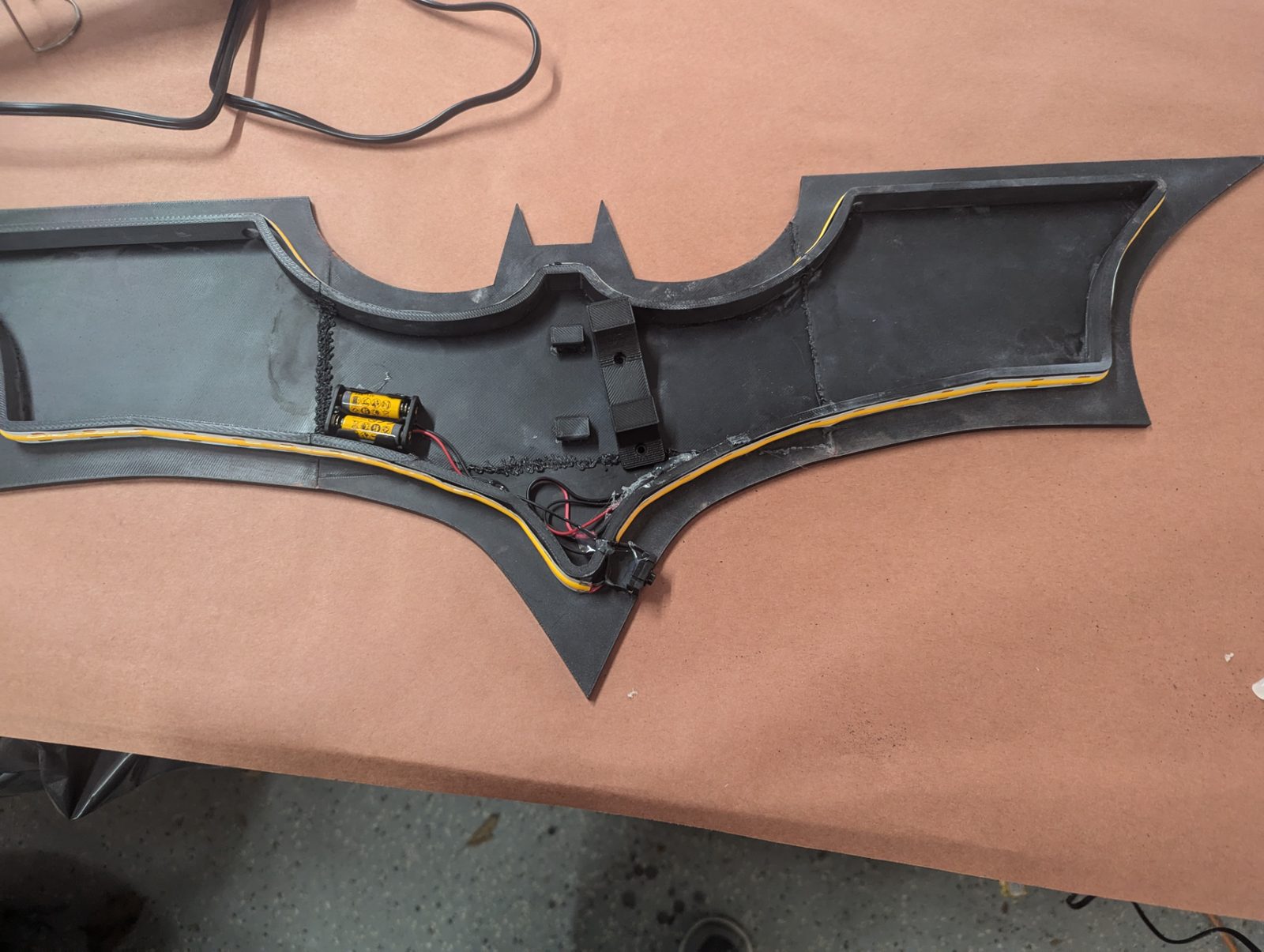#546 Batman Inspired Sign LED with Wall Mount — vue 6