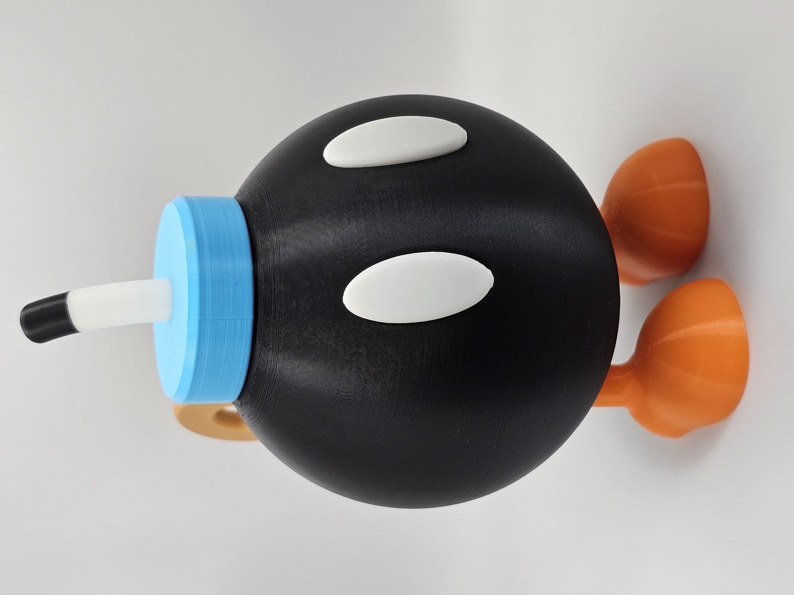 #571 Bob-Omb Piggy Bank – with Working Wind-up Key! — vue 1