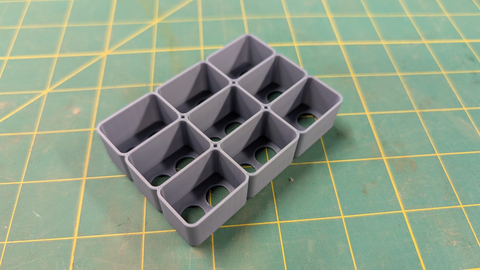 #686 9V Battery Holder - Parametric — vue 9