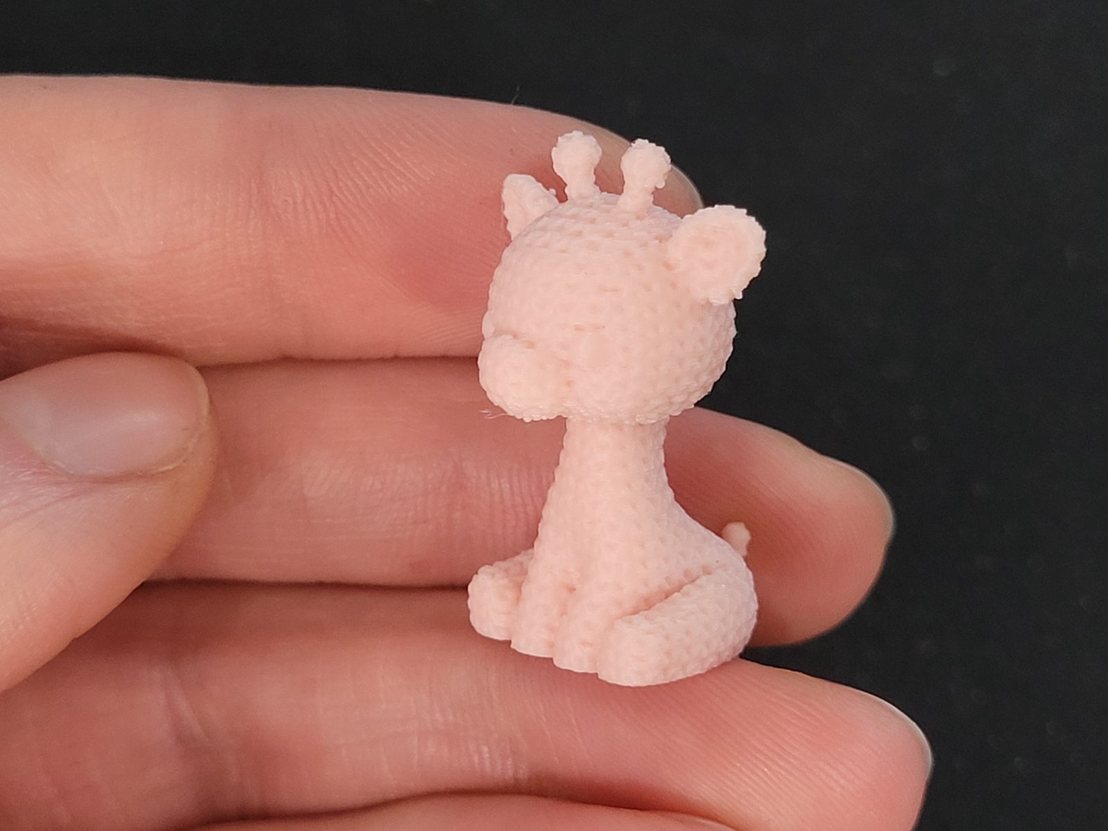 #705 Knitted Giraffe — vue 3