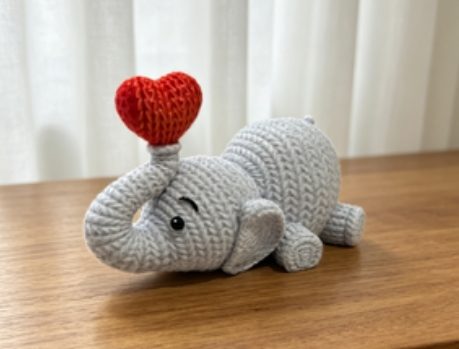 #754 Knitted Elephant Blowing Heart (No2) — vue 7