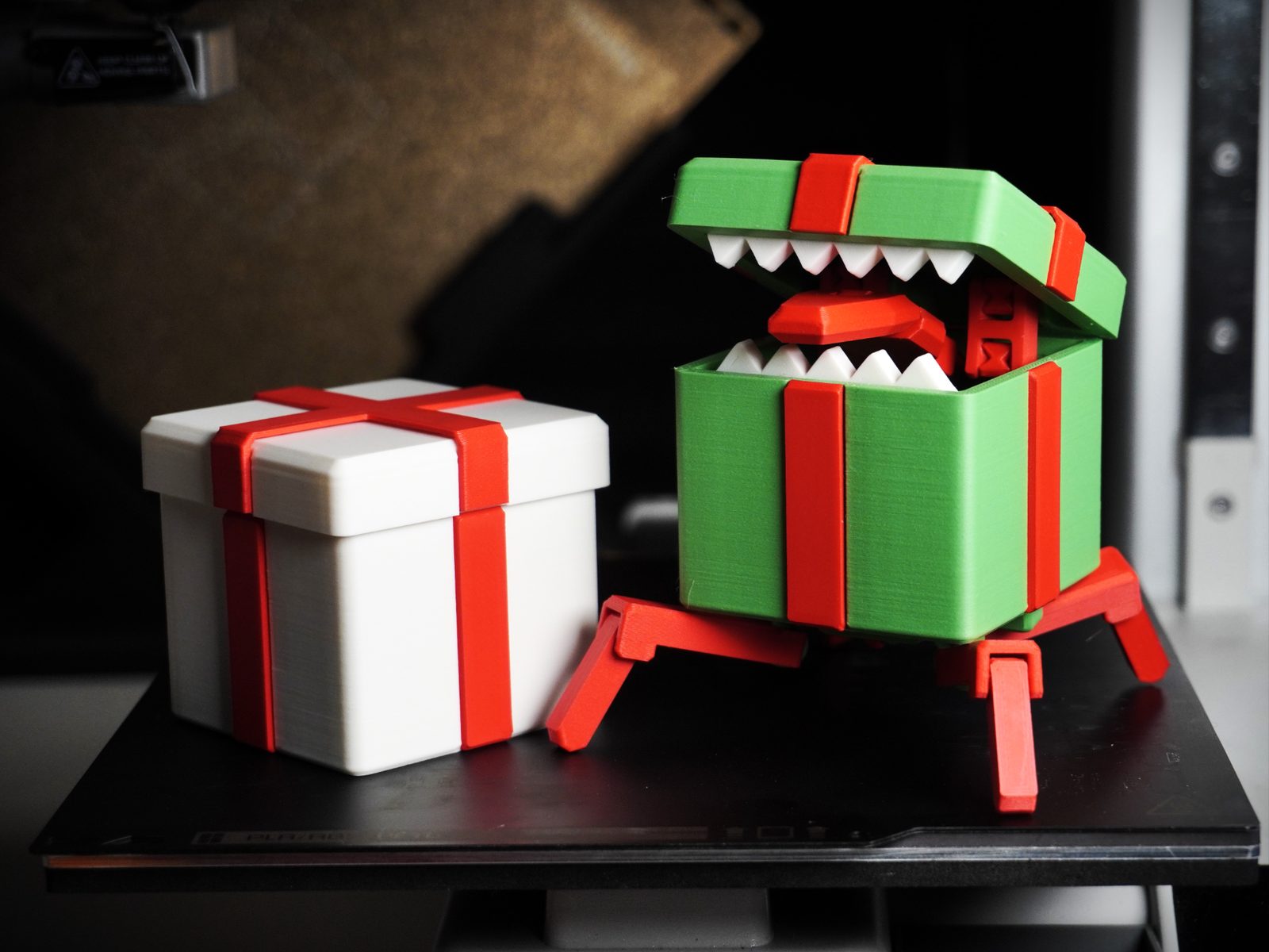 #787 Transforming Giftbox Mimic - Model Kit — vue 5