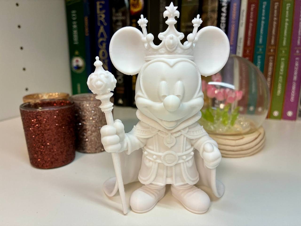 #795 Mickey Mouse King — vue 3