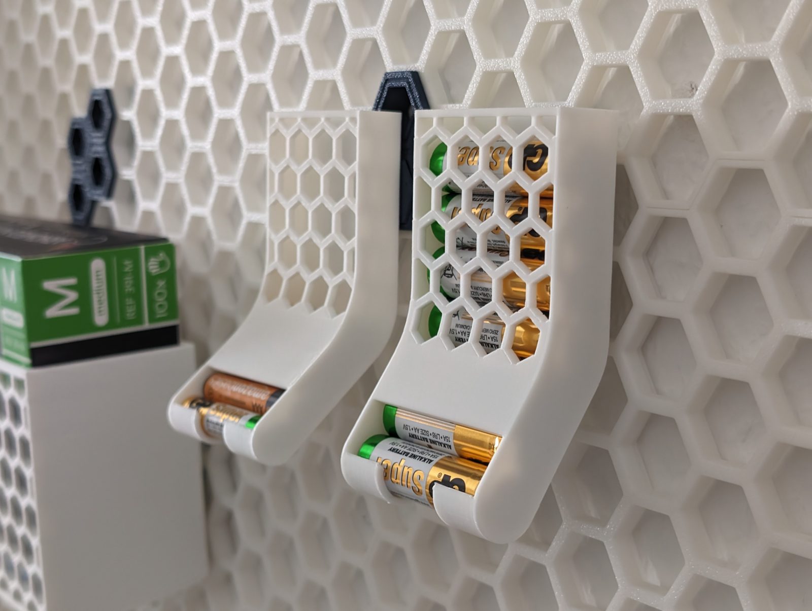 Battery Dispenser for Honeycomb Storage Wall (HSW) — vue 1