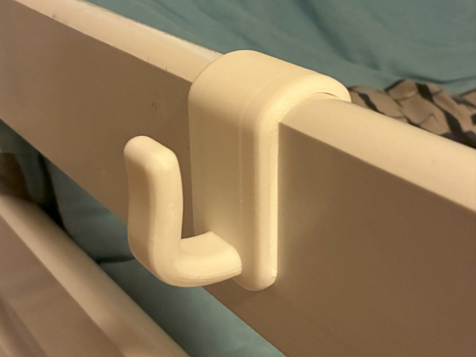 Bed Frame Hanger Hook — vue 1