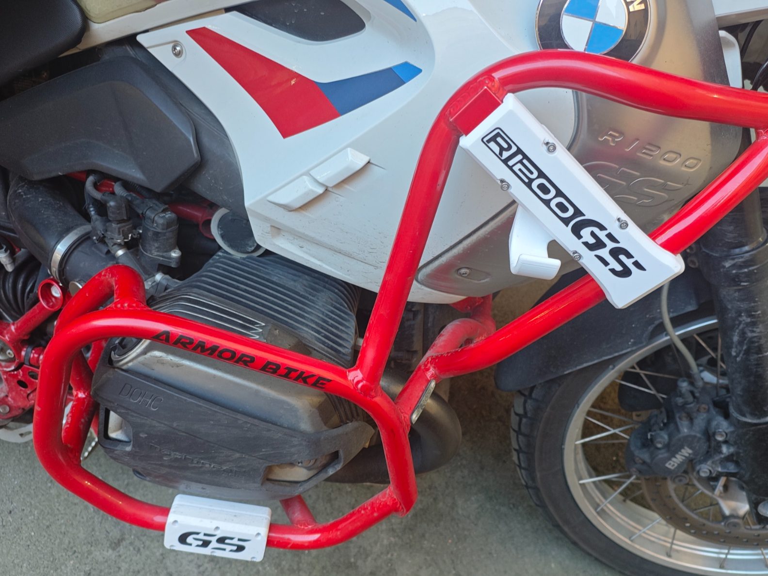 BMW R1200 GS slider for crash bars (with hook) — vue 1