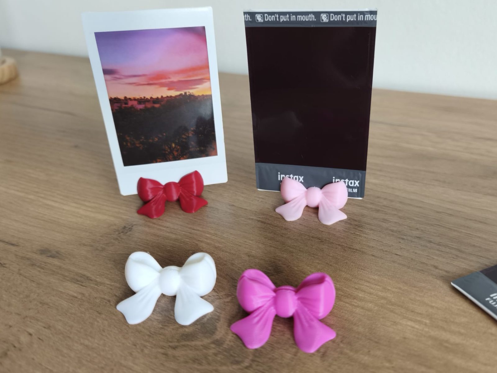 Bow Ribbon Photo and Notes Stand — vue 1
