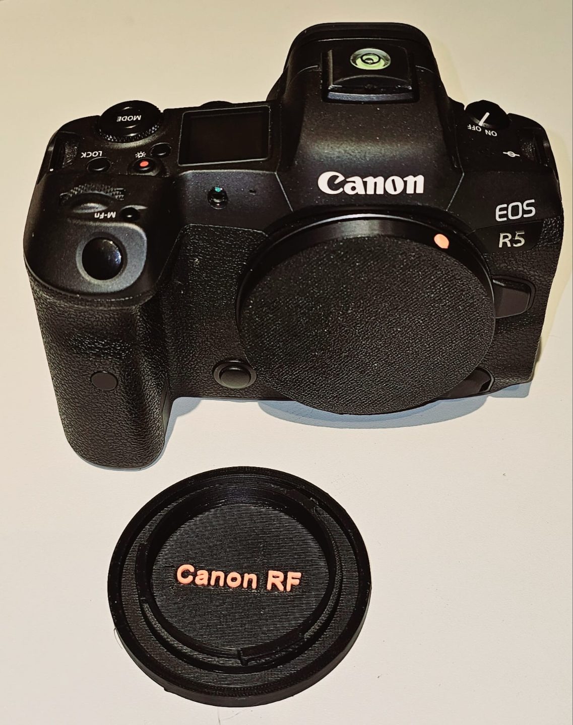 Canon EOS RF Gehäusedeckel — vue 1