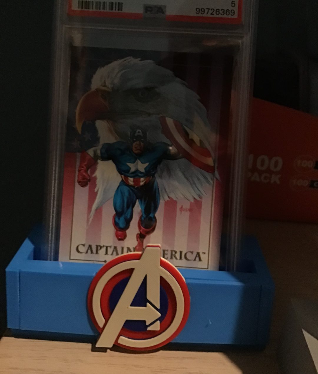 Captain America Card Stand with Multiple logos — vue 1