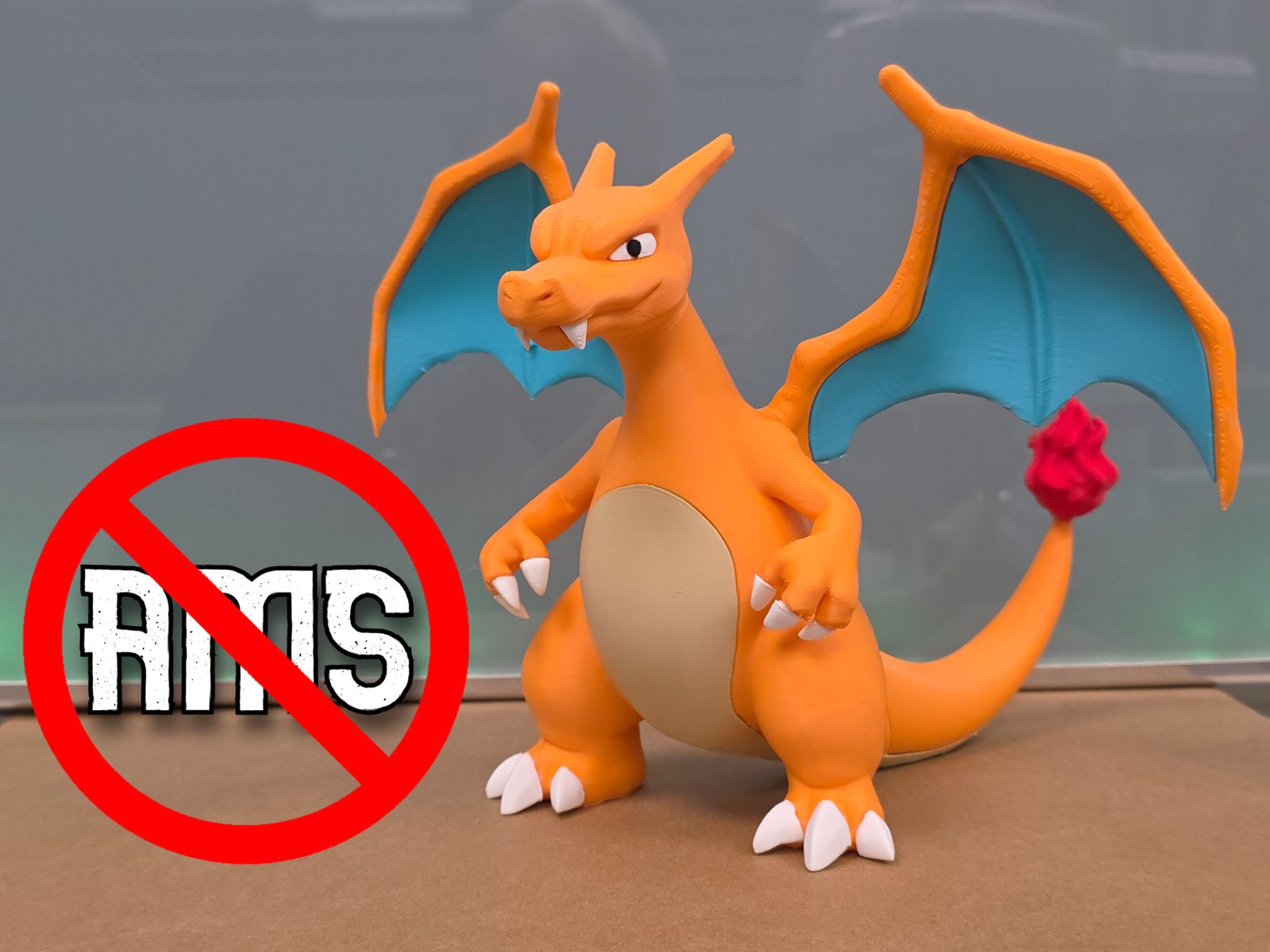 Charizard Pokemon / — vue 1